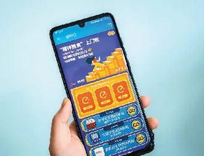 外卖骑手的“百宝箱” 从一日三餐到万物速递