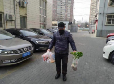 从“特色楼门”到“最美战疫楼门” 八宝山街道的外卖递送服务温情守护家园